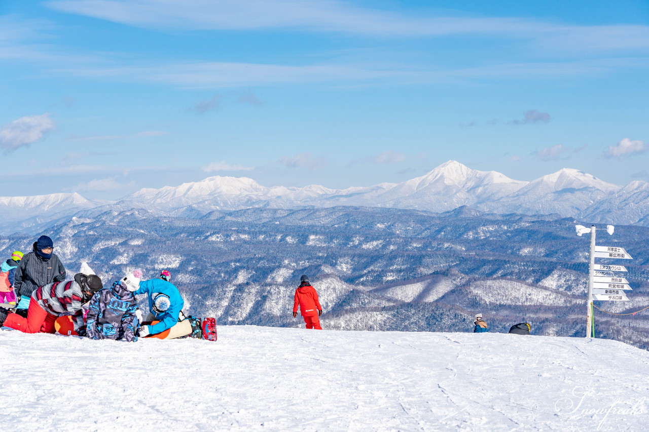 十勝サホロリゾート 快晴の空の下、極上の粉雪クルージングバーンを心ゆくまで味わう１日(*^^*)